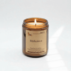 Amber jar candle with peach scent