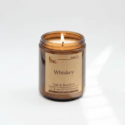 Scented candle with whiskey aroma