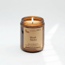 Scented candle with musk and bergamot