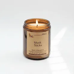 Scented candle with musk and bergamot